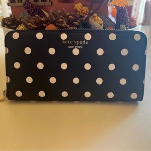 Kate Spade♠️ New York Spencer zip around wallet